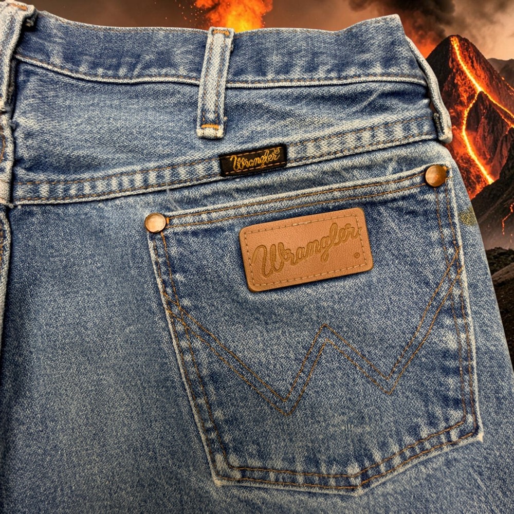 Vintage Wrangler Sun Thrashed Faded Blue Jeans Mens 33x34.5 Straight Leg Denim